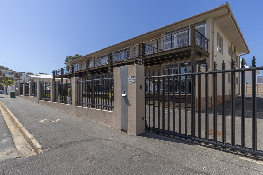 1 Bedroom Property for Sale in Strand North Western Cape